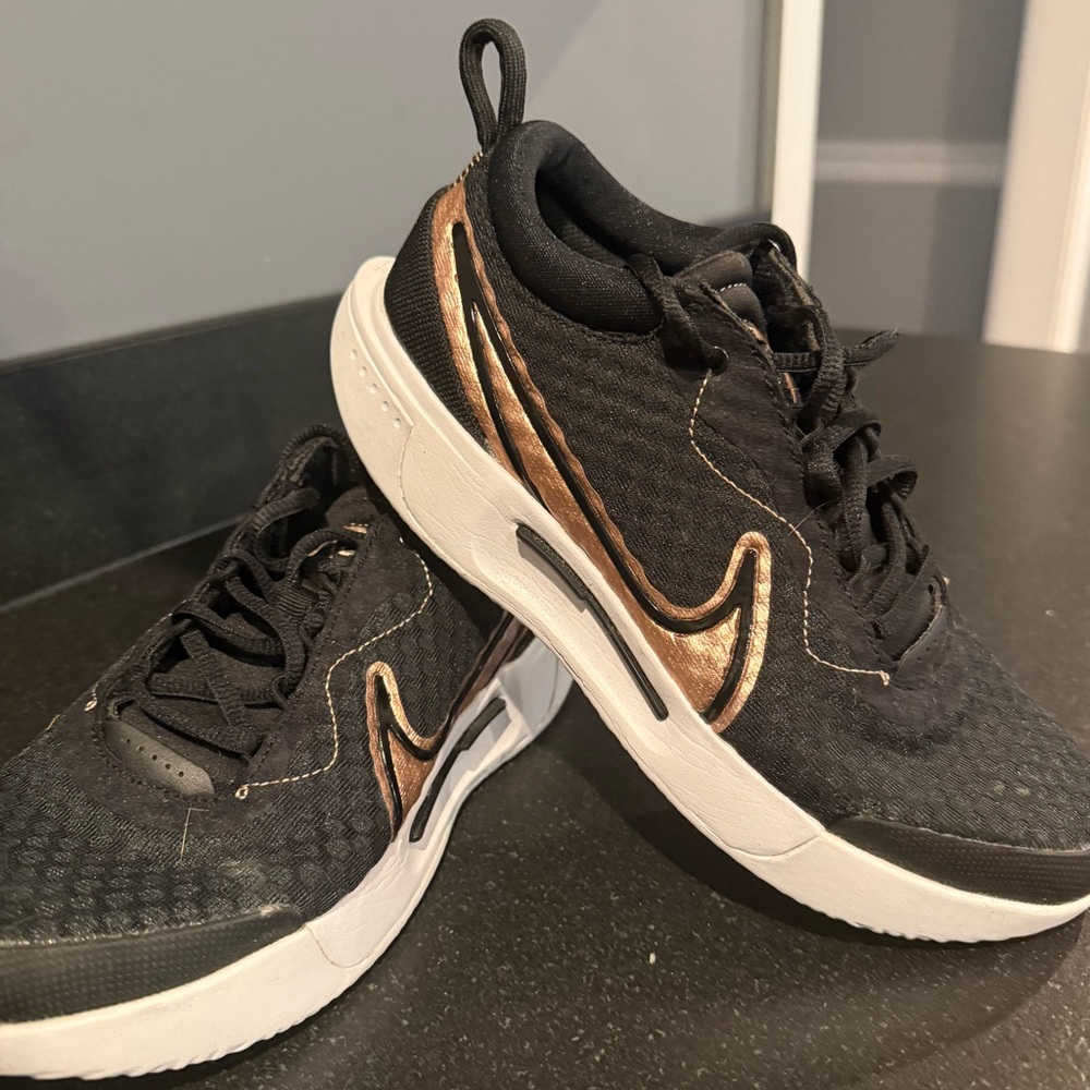 Women`s Zoom Pro Tennis Shoes Black and Metallic Red Bronze